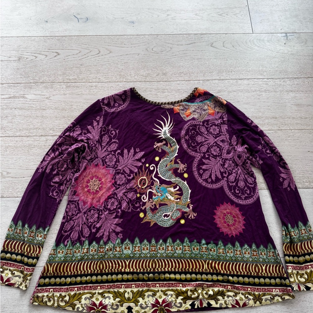 JOHNNY WAS Dragon Print Long Sleeve Tee Womens Burgundy Swing Bamboo Boho L - Picture 4 of 8